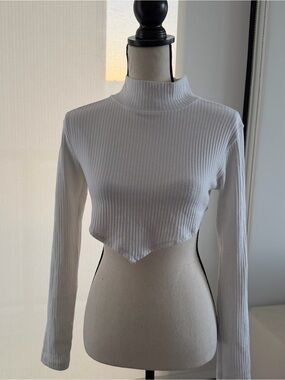 MISSGUIDED Ribbed Mock Neck Long Sleeve Crop Top - White - US 6